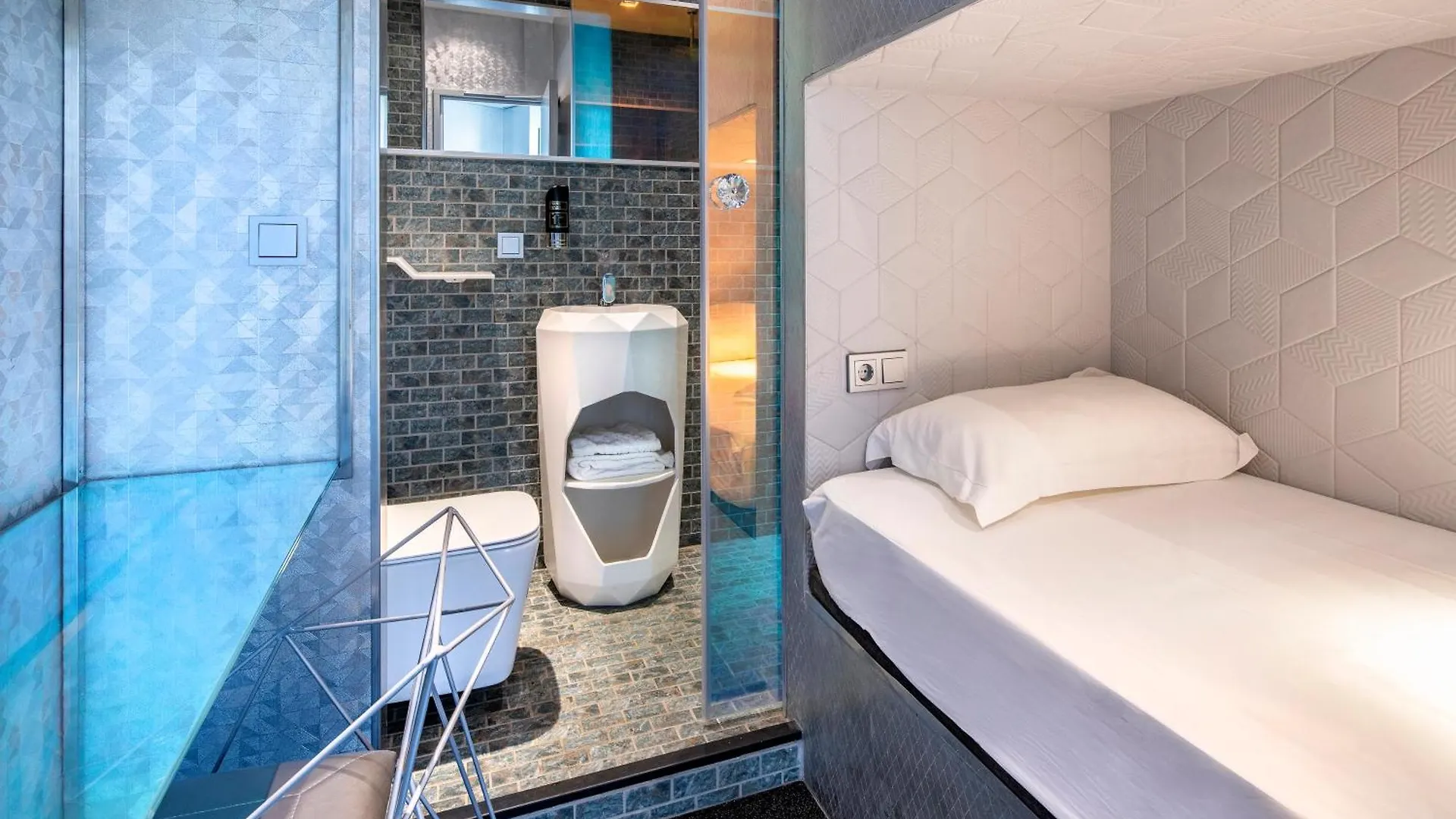 **  Diamond Capsule Hotel Amsterdam South Amstelveen Netherlands