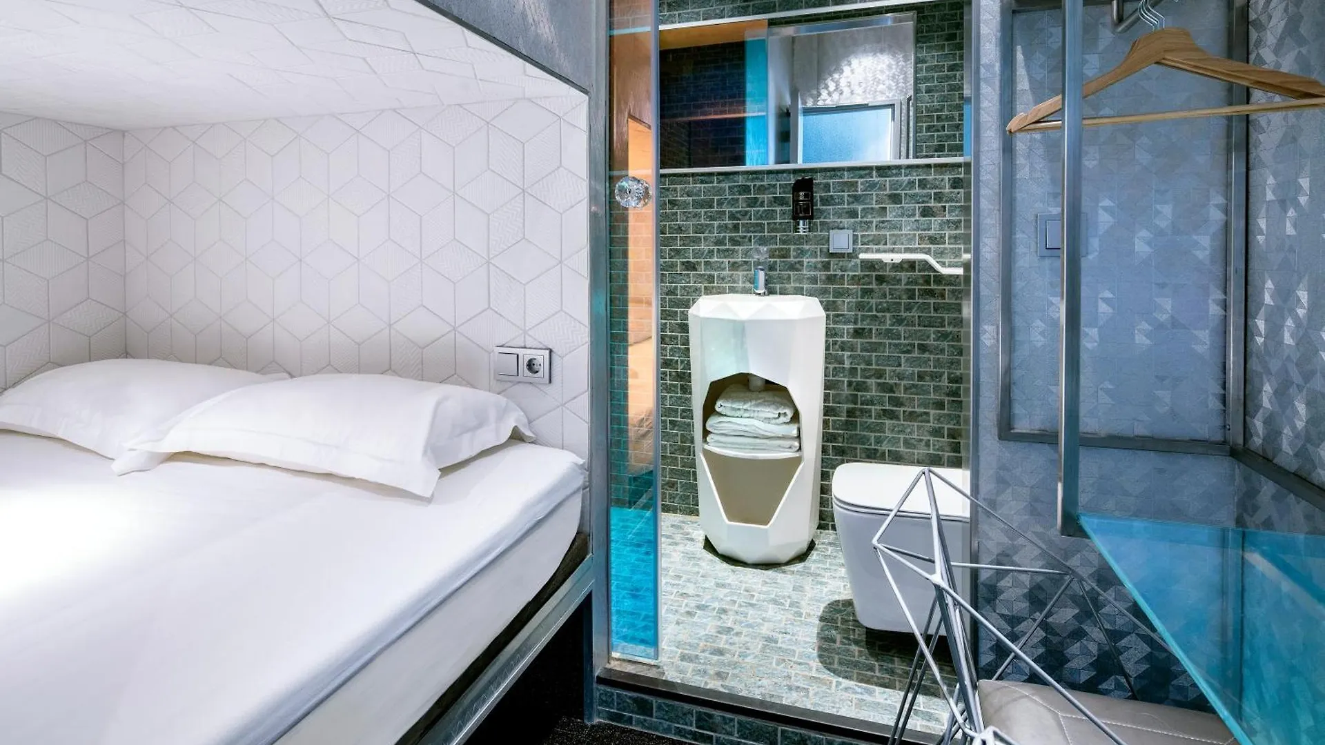 Diamond Capsule Hotel Amsterdam South Amstelveen Netherlands