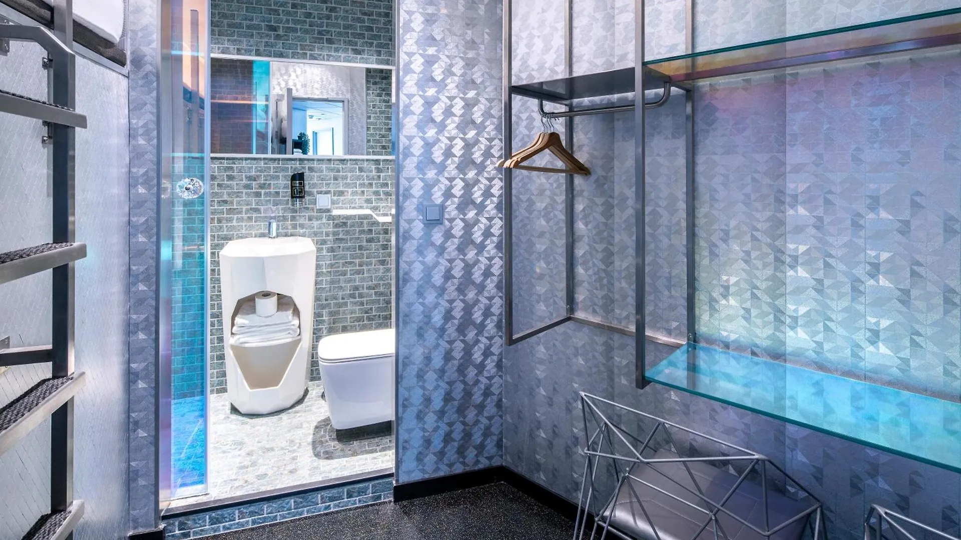 Diamond Capsule Hotel Amsterdam South Amstelveen
