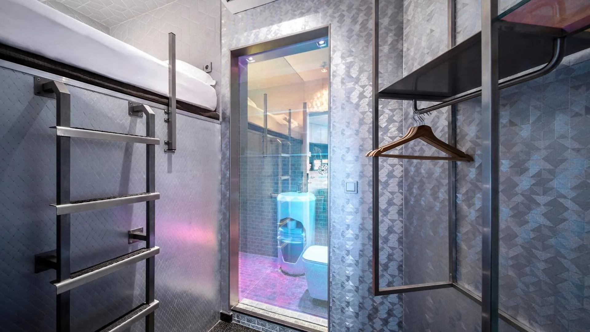 Diamond Capsule Hotel Amsterdam South Amstelveen