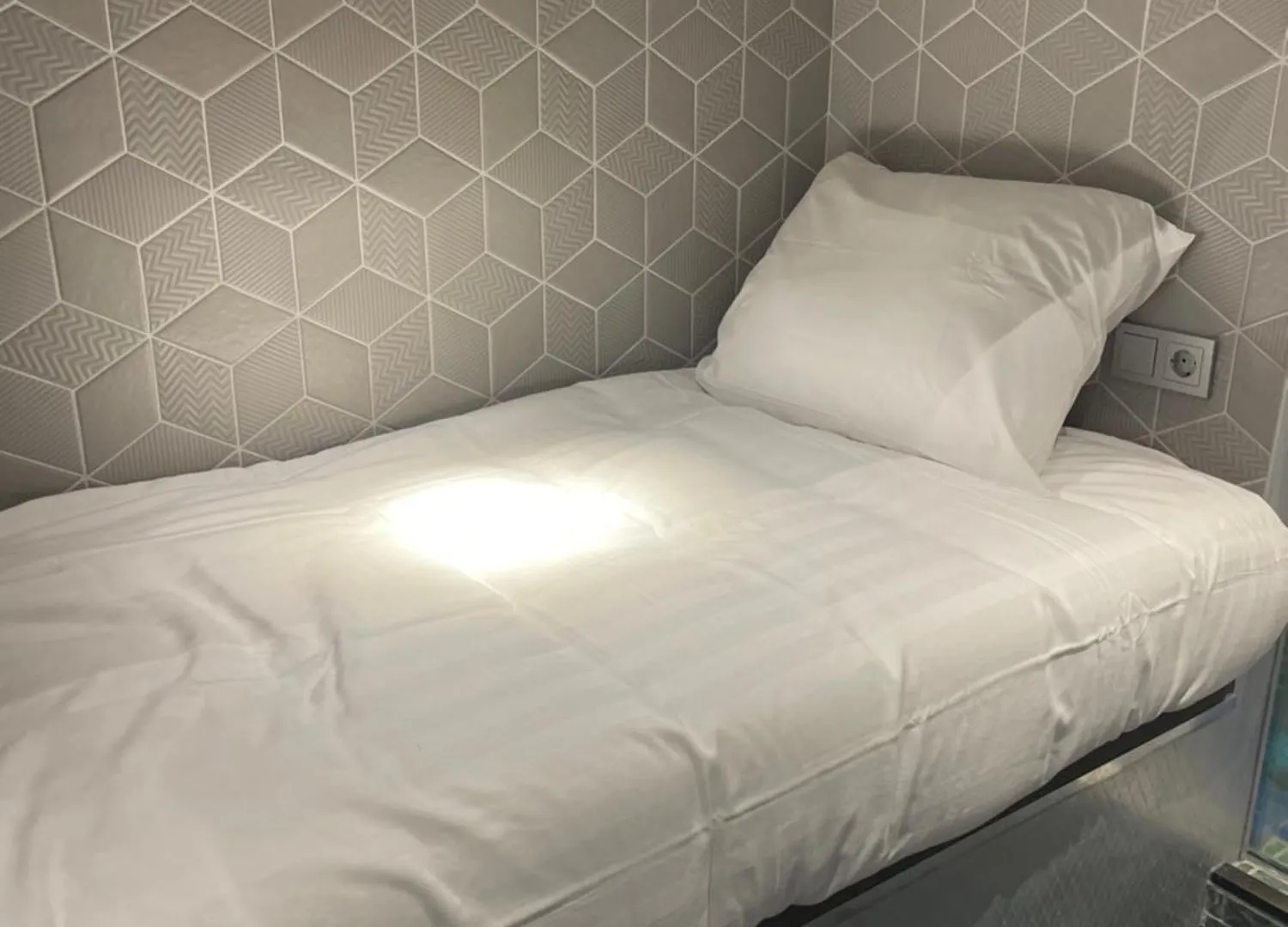 Diamond Capsule Hotel Amsterdam South Amstelveen