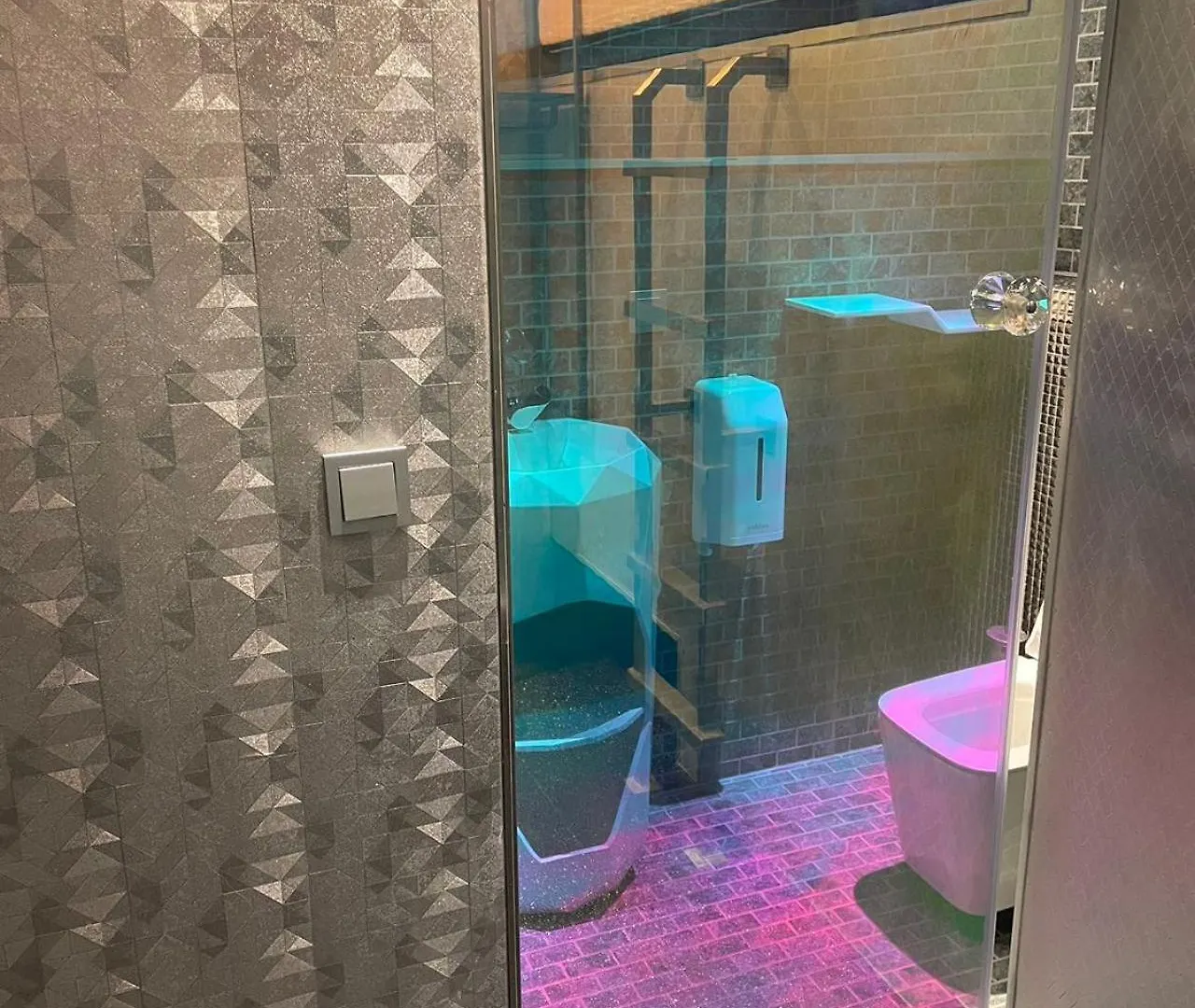 Diamond Capsule Hotel Amsterdam South Amstelveen