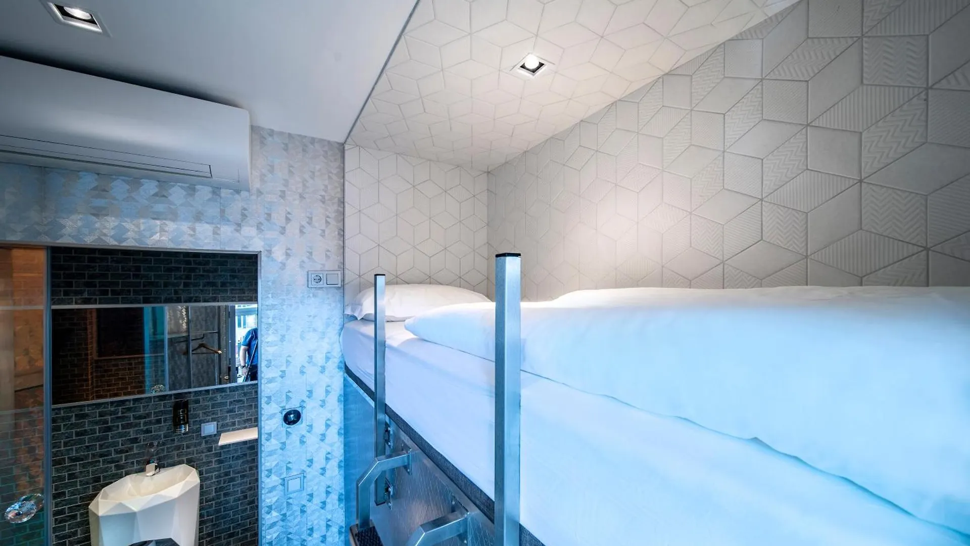 Diamond Capsule Hotel Amsterdam South Amstelveen