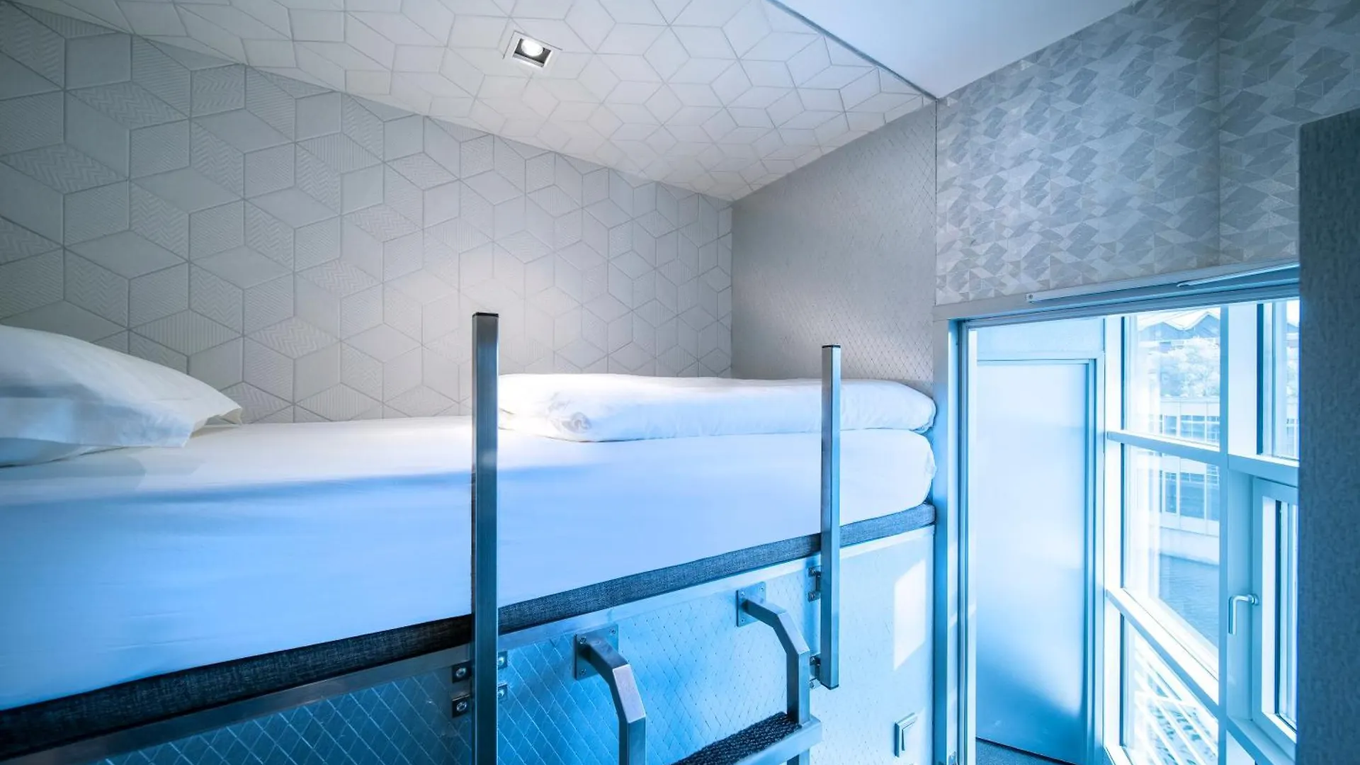 Diamond Capsule Hotel Amsterdam South Amstelveen 2*,